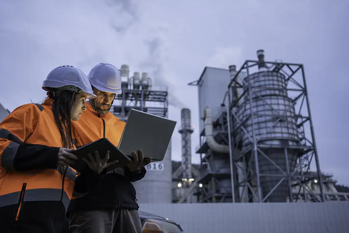 Engineers-working-in-power-plant