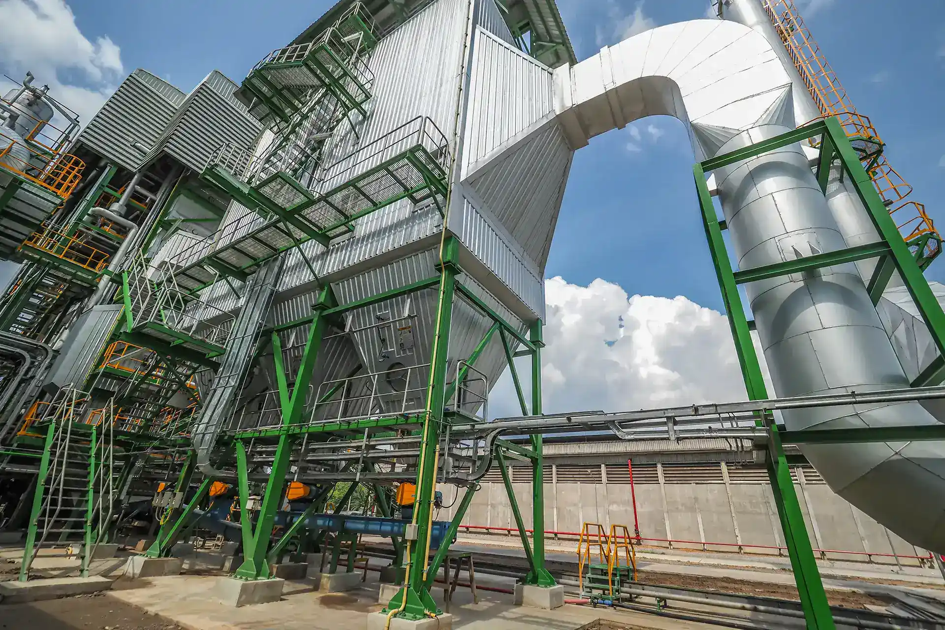 Electrostatic precipitator and stack in biomass power plant
